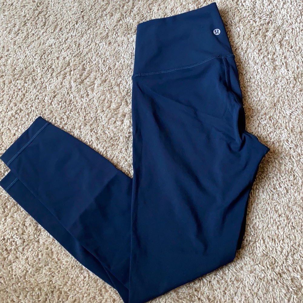 Lululemon size 6 Wunder Under 25”
